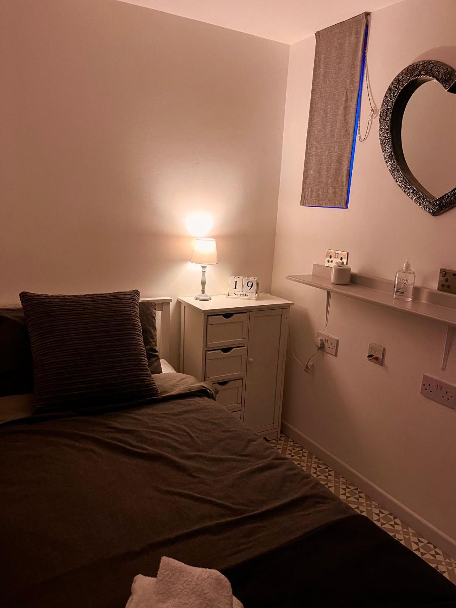 Private Access Small Room In Leicester Free Parking Drinks Экстерьер фото